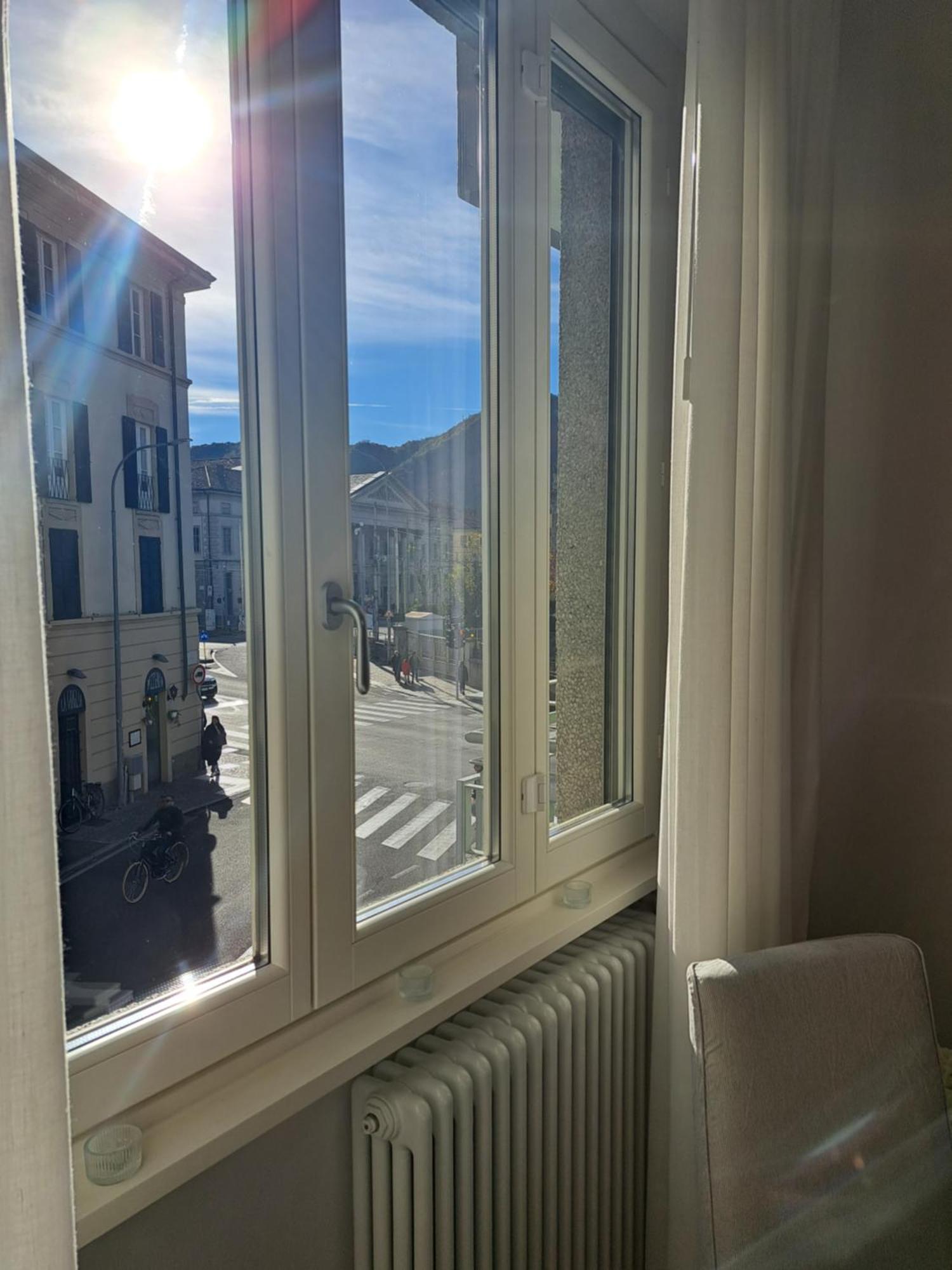 The Window On The Theatre And The Cathedral - Luxury Apartment Côme Extérieur photo