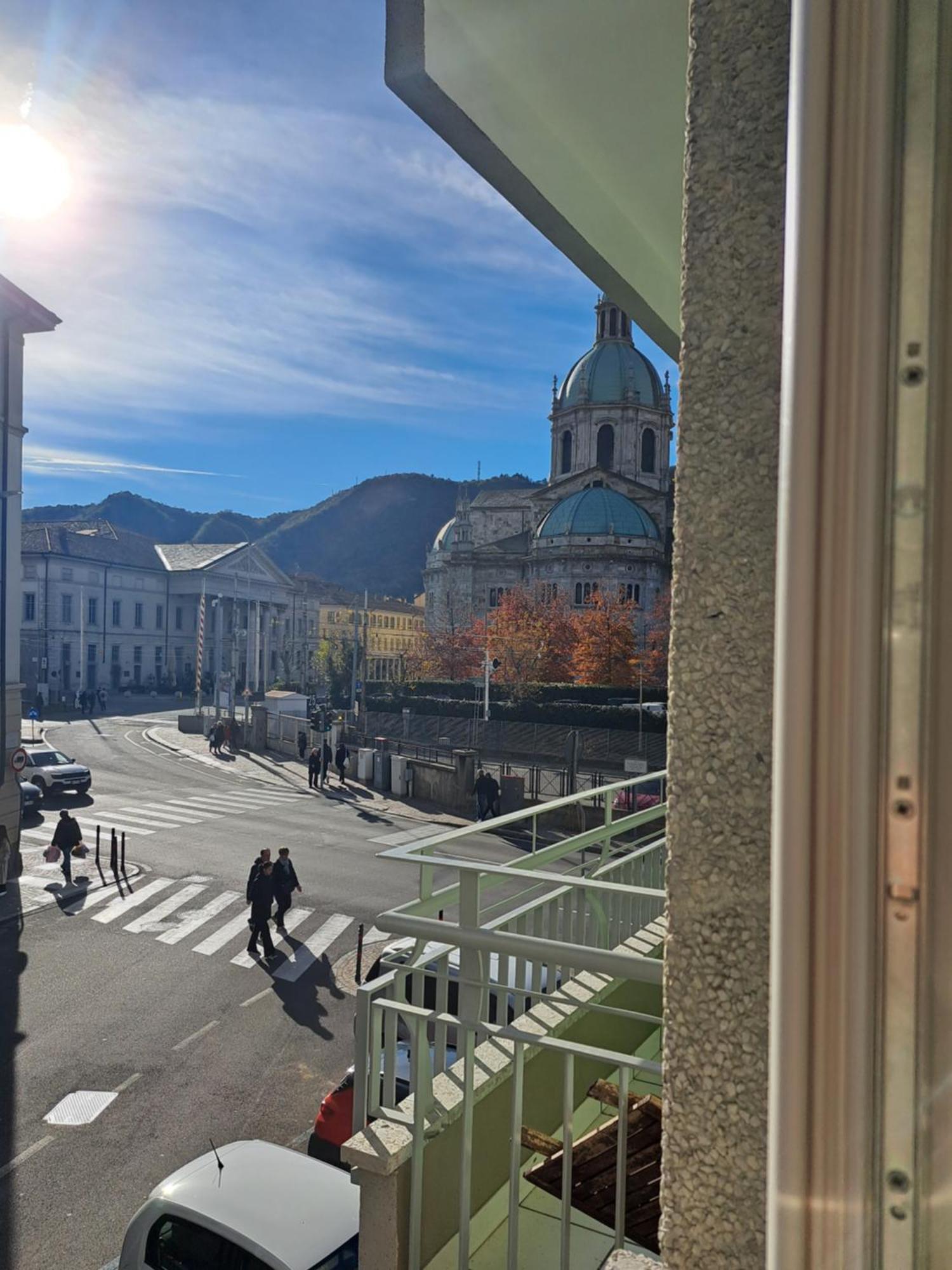 The Window On The Theatre And The Cathedral - Luxury Apartment Côme Extérieur photo